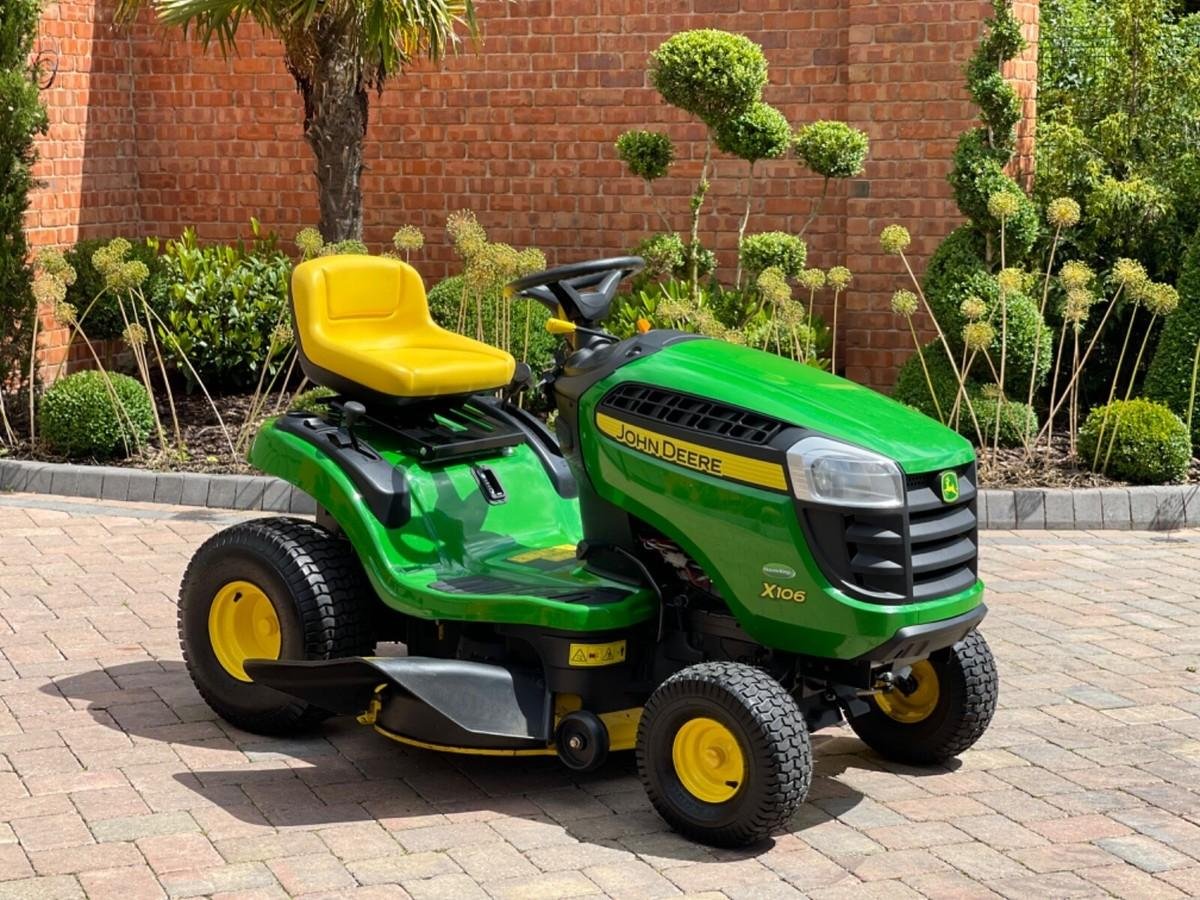 Tondeuse autoportée John Deere X106 – Image 3