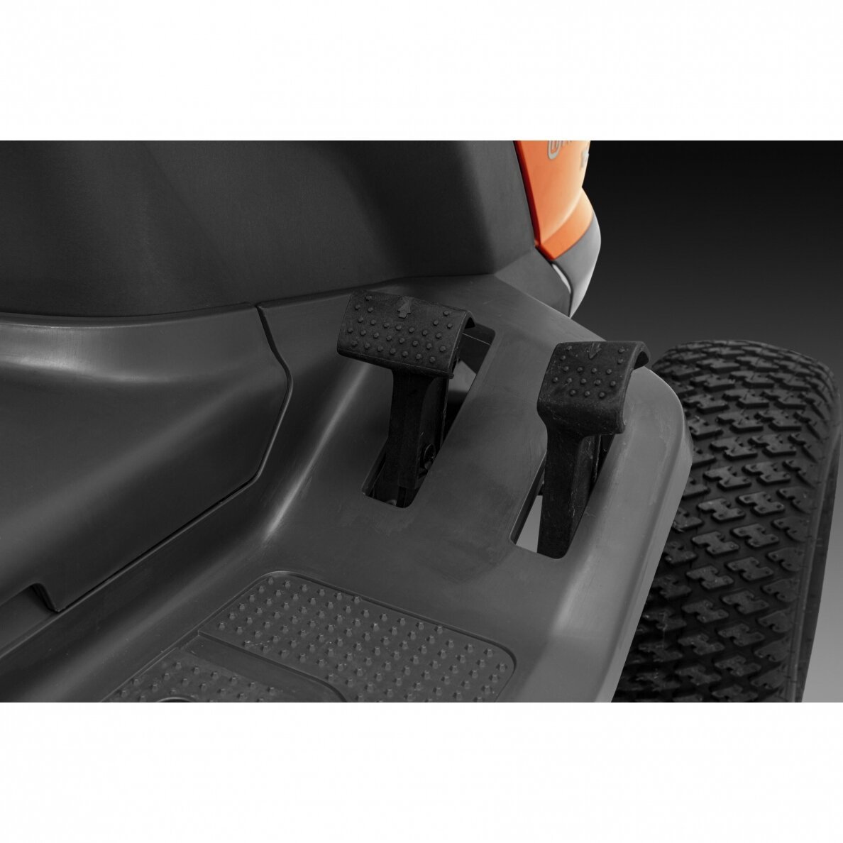 Tondeuse autoportée HUSQVARNA TC 220T – Image 10
